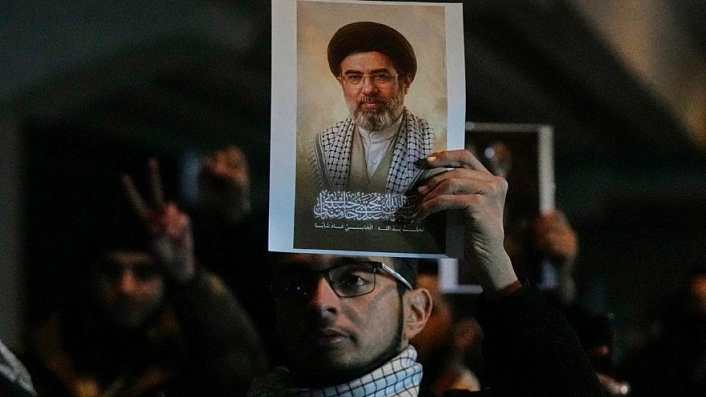 بعد تعيينه مرشدًا أعلى لإيران.. لماذا لم يظهر مجتبى خامنئي حتى الآن؟