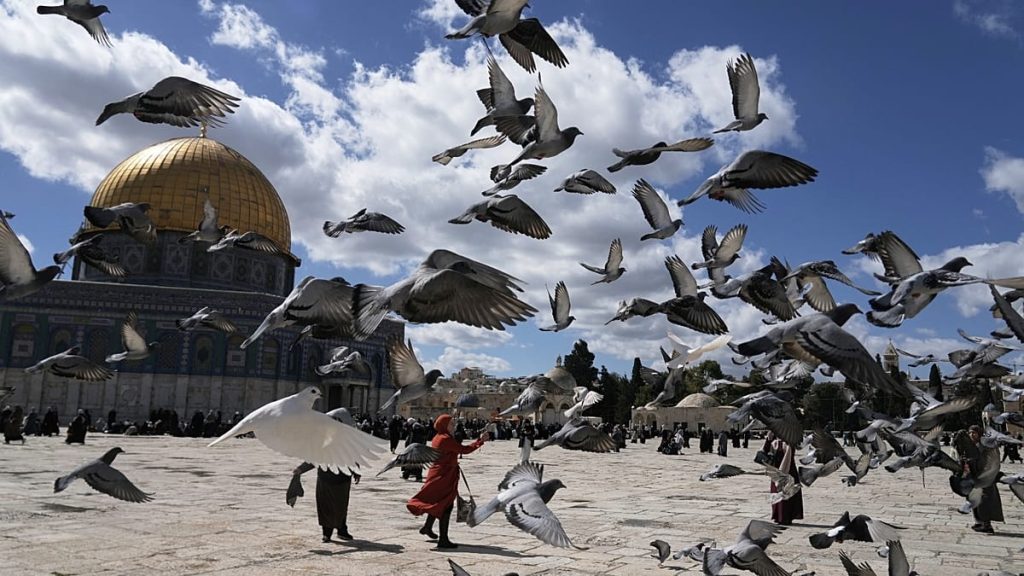 الرئيس السابق للكنيست يفجر مفاجأة: 5 محاولات إسرائيلية لتفجير الأقصى