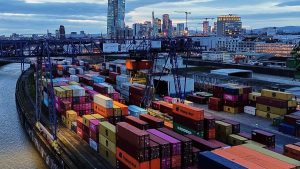 البرلمان الأوروبي يقر اتفاق الرسوم مع واشنطن بشروط.. وتحذيرات من ضغوط ترامب المقبلة