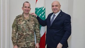 دعوات لإقالة قائد الجيش اللبناني بسبب حزب الله.. وعون: التعرض لهيكل مشبوه