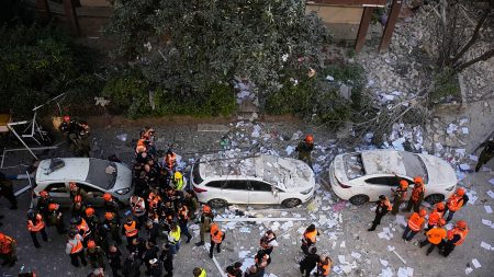 الجدل الاستخباراتي يتصاعد: طهران تنفي استهداف عُمان.. والحرس الثوري يحدد بنك أهدافه