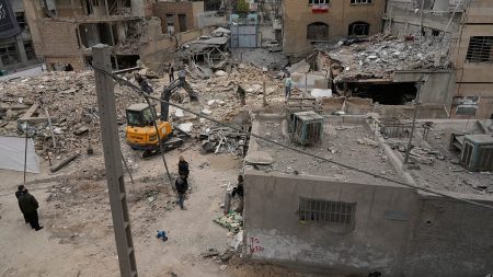 مباشر – الحرب في الشرق الأوسط.. عشرات الجرحى في إسرائيل بعد هجمات صاروخية وتباين إزاء مساعي ترامب في هرمز