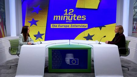 وزيرة داخلية فنلندا تنتقد خطة إسبانيا لتسوية أوضاع مئات آلاف المهاجرين