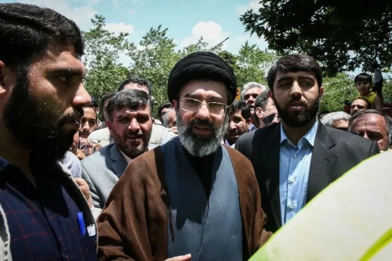 مقتل زوجة مجتبى خامنئي وصهر المرشد في غارات على طهران