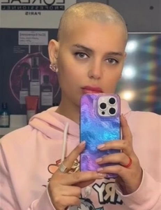 هبة السيسي تفاجئ الجمهور بظهورها حليقة الرأس بعد السرطان