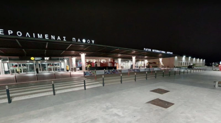 إخلاء مطار بافوس في قبرص بعد استهداف القواعد البريطانية بمسيّرات