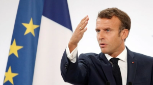 ماكرون يرسل حاملة الطائرات شارل ديغول للمتوسط لتعزيز الردع