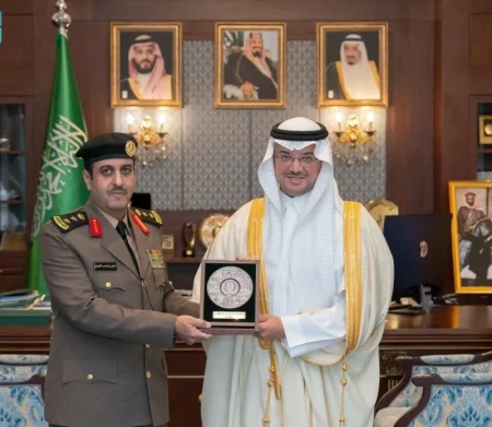 محافظ الأحساء يكرّم مساعد مدير شرطة المحافظة السابق – أخبار السعودية