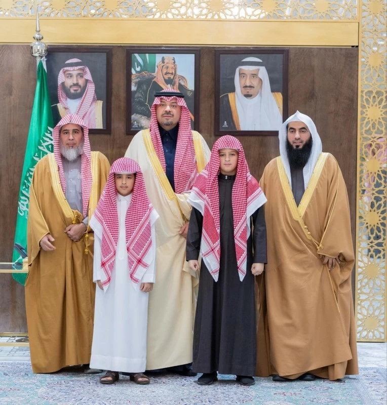 أمير الحدود الشمالية يكرّم طالبين فازا بجائزة الناشئة لحفظ القرآن – أخبار السعودية