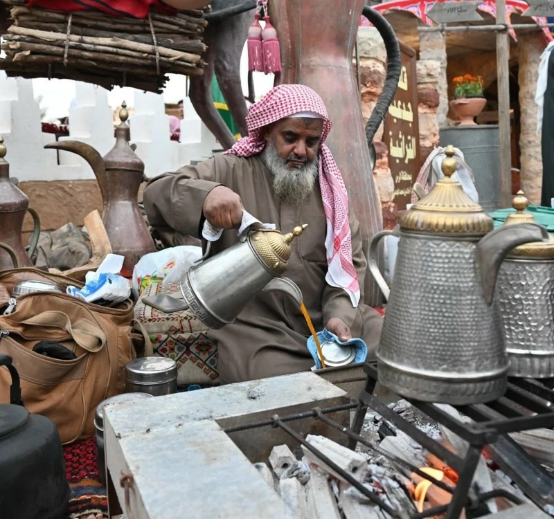 «فطور الأولين» في قلعة جدعية بالرس يعيد أجواء المائدة الرمضانية القديمة – أخبار السعودية