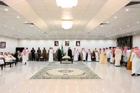 محافظ الجبيل يشارك الأهالي فرحة العيد ويطمئن على المرضى – أخبار السعودية