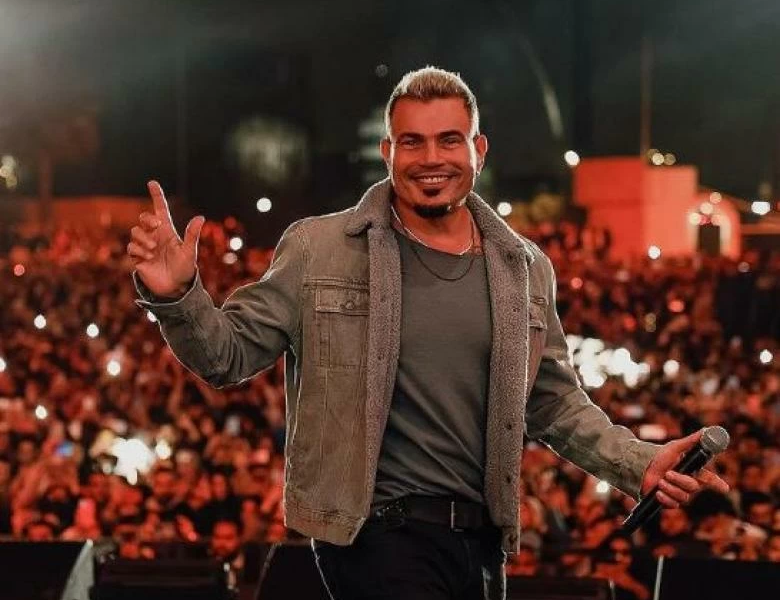 أسباب وتفاصيل تأجيل حفل عمرو دياب في دبي دون موعد