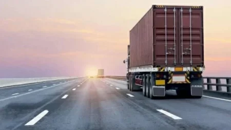 الهيئة العامة للنقل تتيح للمنشآت المرخصة التعاقد لنقل البضائع للغير مؤقتاً – أخبار السعودية