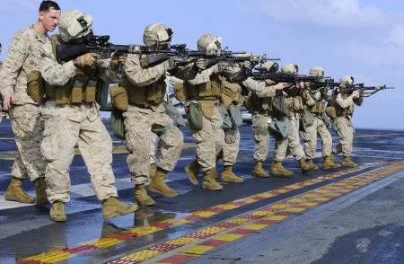 يو إس إس تريبولي تعزز الوجود العسكري الأمريكي بالشرق الأوسط