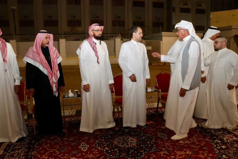 آل خوقير يستقبلون المواسين في فقيدهم – أخبار السعودية