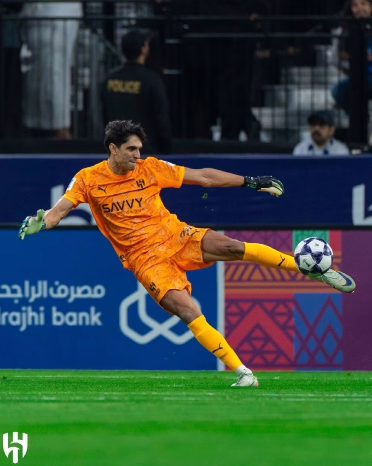 تألق ياسين بونو يقود الهلال لنهائي كأس خادم الحرمين