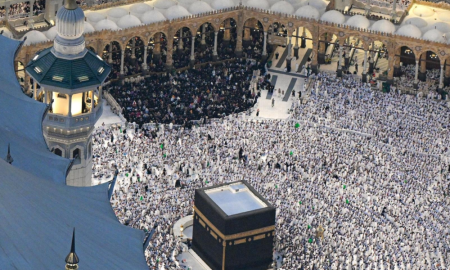 مشاهد إيمانية وروحانية بين جنبات الحرم المكي في رمضان