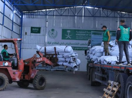 وصول قافلة مساعدات إنسانية جديدة مقدمة من مركز الملك سلمان للإغاثة إلى قطاع غزة