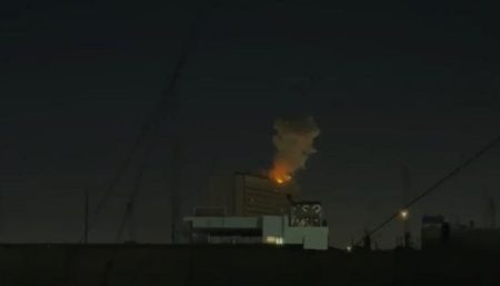 انفجار في المنطقة الخضراء ببغداد واندلاع حريق في فندق الرشيد