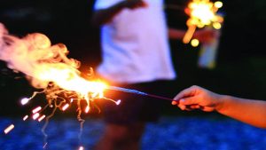 "الصحة" تحذر من مخاطر الألعاب النارية في العيد: حرارتها تكفي لإذابة الذهب