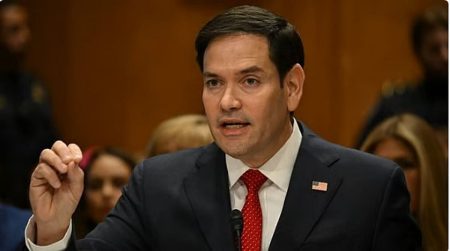 وزير الخارجية الأمريكي: إيران قد تقرر إنشاء نظام تحصيل رسوم عبور في مضيق هرمز