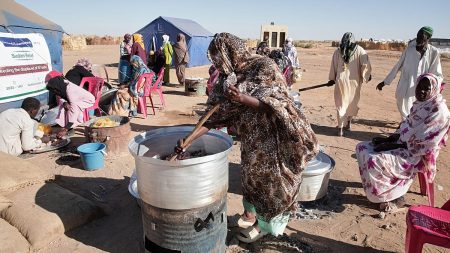 تقارير دولية تدق ناقوس الخطر..ملايين السودانيين يقتاتون على “وجبة واحدة”