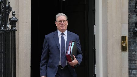 ستارمر: بريطانيا لن ترضخ لضغوط ترامب من أجل الانضمام إلى الحرب على إيران