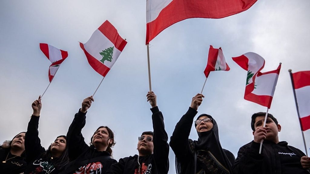 لبنان يدخل مسار التفاوض المباشر مع إسرائيل وسط انقسام حاد.. كيف استقبل المواطنون هذه الخطوة؟