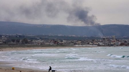 تصعيد متواصل في جنوب لبنان: مقتل جندي إسرائيلي واليونيفيل تبدي قلقها بعد تدمير كاميراتها في الناقورة