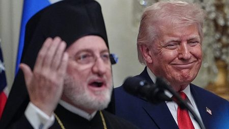 صلوات وآيات وكتب مقدسة.. كيف وُظفت الرموز الدينية في الحرب الجارية بالشرق الأوسط؟