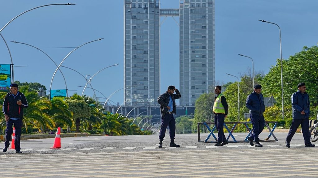 إيران تربط المفاوضات بلبنان والأصول المجمّدة.. وترامب: سنمزّقهم إربًا إذا فشلت المحادثات
