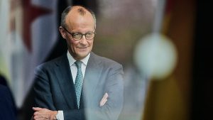 ميرتس يتراجع عن هدف عودة 80% من السوريين.. ويقول: “الرقم ذكره أحمد الشرع”