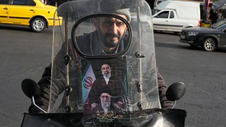 مباشر – عودة محتملة لمحادثات طهران وواشنطن.. ومعارك برية وغارات متواصلة في جنوب لبنان