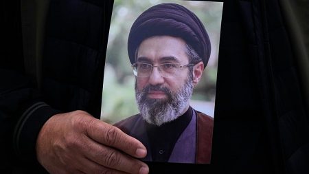 خامنئي تعليقاً على اغتيال خادمي: “لن تنالوا من عزيمة قواتنا المسلحة”