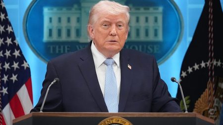 ترامب يكشف تفاصيل إنقاذ الطيارين الأميركيين: لن نسمح للإيرانيين بفرض رسوم على العبور من مضيق هرمز