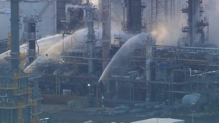 فيديو. أستراليا: حريق في مصفاة يثير المخاوف بشأن إمدادات الوقود وسط حرب إيران