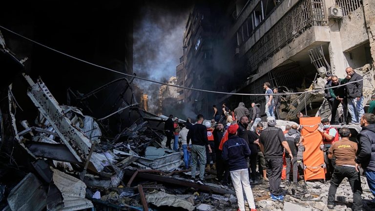 لبنان: عشرات القتلى ومئات الجرحى في موجة غارات إسرائيلية غير مسبوقة استهدفت عددا من المناطق