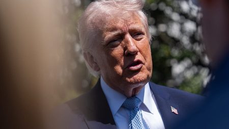 وسط تحذيرات من هشاشة الاتفاق.. ترامب: سنعمل مع إيران على استخراج المواد النووية التي طمرتها الضربات