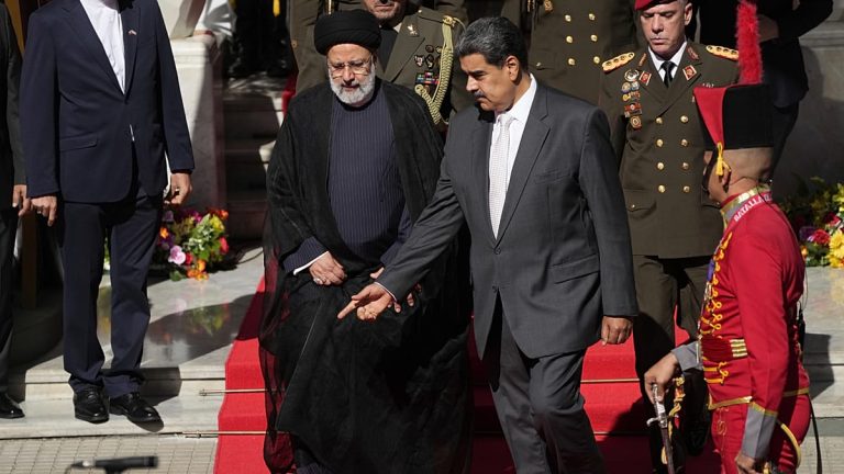 تقرير: فنزويلا خططت لشراء صواريخ باليستية من إيران بقيمة 400 مليون دولار عام 2020