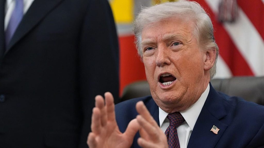 “سننظر في الأمر إذا فُتح مضيق هرمز”.. ترامب يتحدث عن طلب إيراني لوقف النار