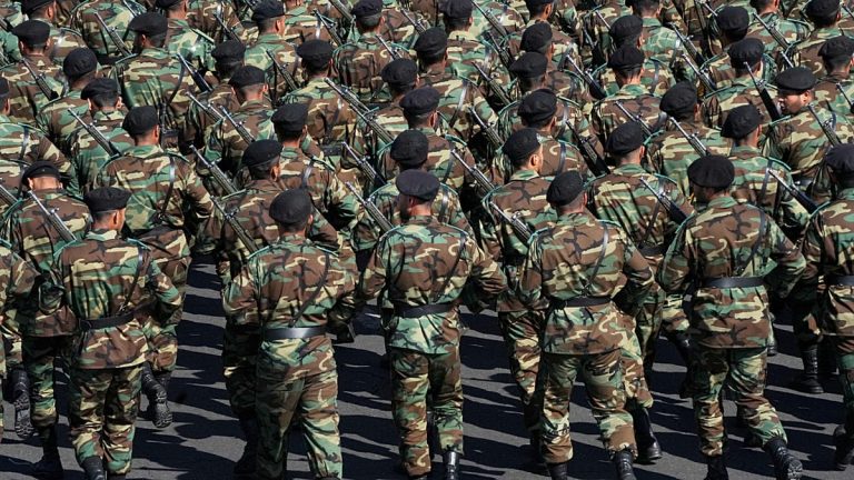 “قواتنا جاهزة”.. الجيش الإيراني يتوعد بـ “رد حاسم” على أي هجوم بري