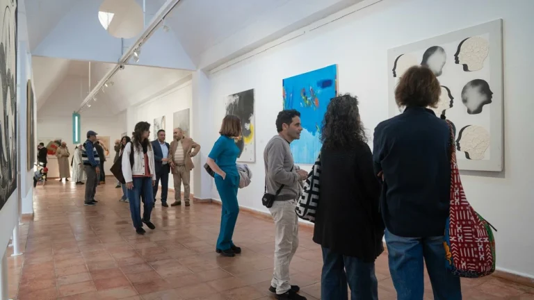 افتتاح معرض تشكيلي جماعي برواق محمد بن عيسى للفنون الجميلة – أخبار السعودية