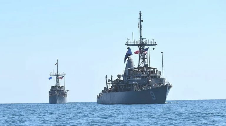 كاسحات ألغام أمريكية تتجه للشرق الأوسط لتأمين مضيق هرمز