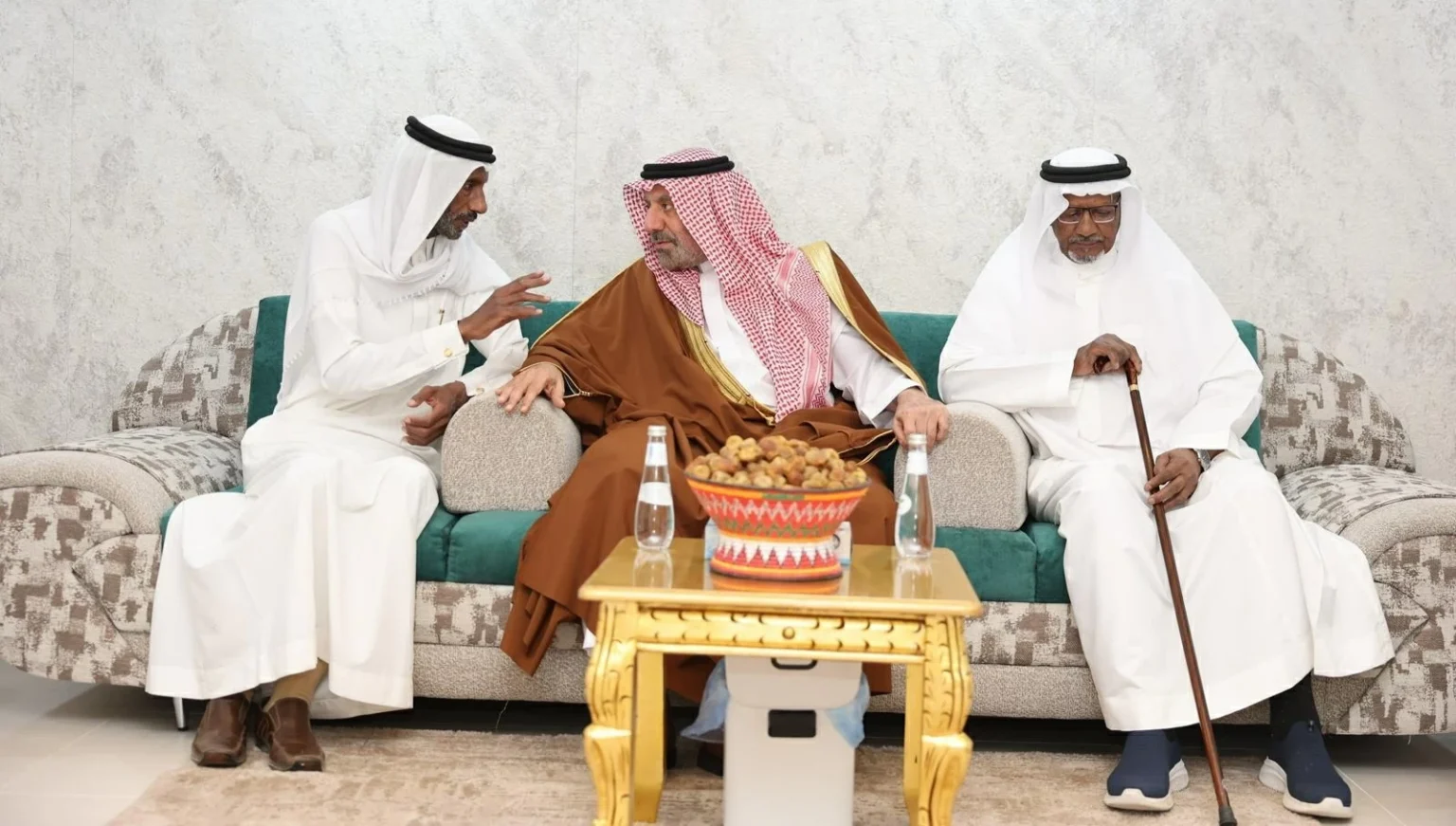 أمير نجران يقدّم تعازيه في آل جيدة – أخبار السعودية