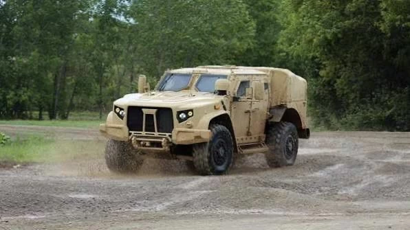 ترمب يوجه شركات السيارات الأمريكية نحو تصنيع السلاح