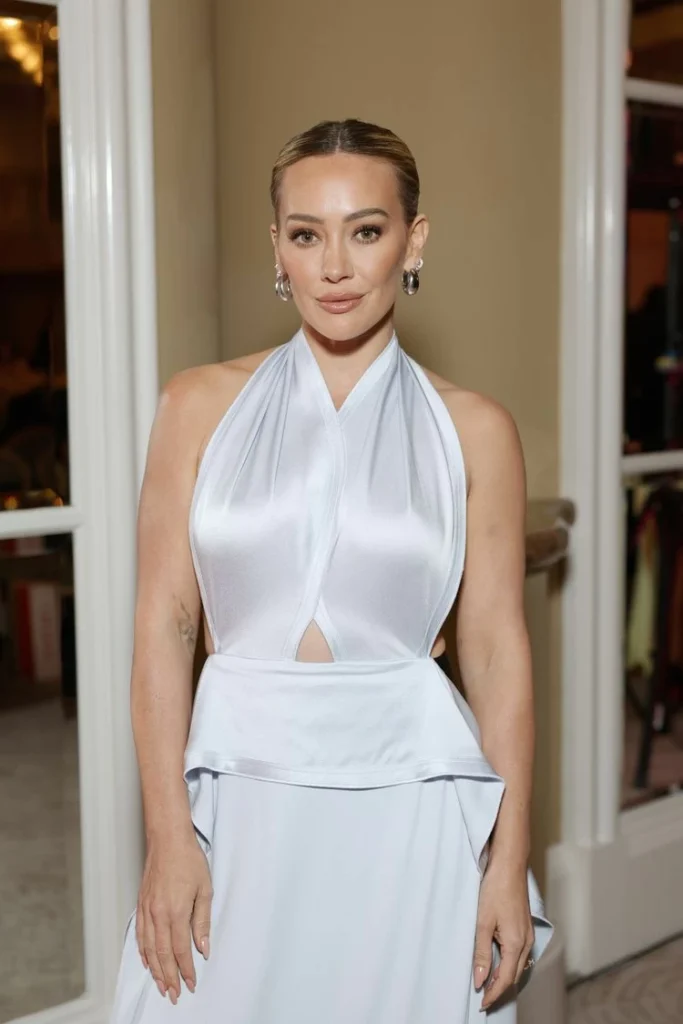 Hilary Duff تعتمد الخداع البصري بإطلالة مزدوجة التفاصيل – أخبار السعودية