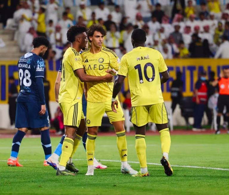 النصر يعزز صدارته في دوري روشن السعودي بثنائية ضد الأخدود