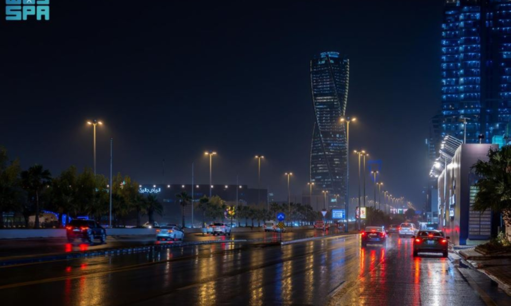هطول أمطار متفاوتة على الرياض وتفاصيل الحالة الجوية