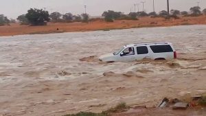 بناء على بيانات «الأرصاد».. «الدفاع المدني» تحذر من الاقتراب من تجمعات السيول وعبور الأودية