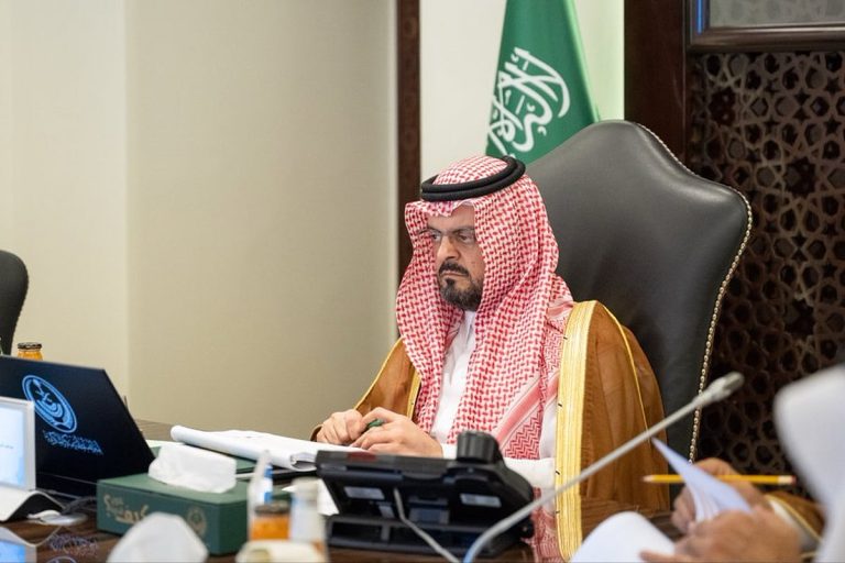 نائب أمير مكة المكرمة يترأس اجتماع لجنة الحج ويؤكد أهمية الاستعداد المبكر للموسم